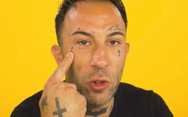 simone coccia colaiuta tatuaggi faccia