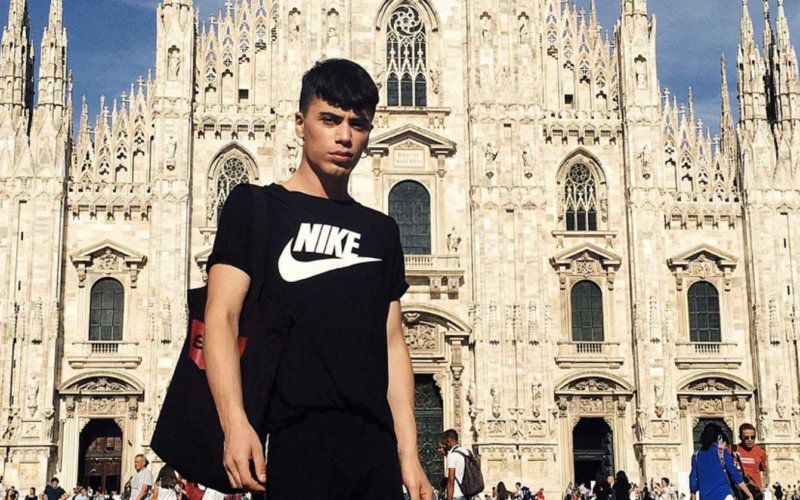 ragazzo gay omofobia milano poste