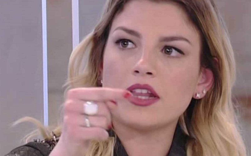 emma marrone gay lesbica bella
