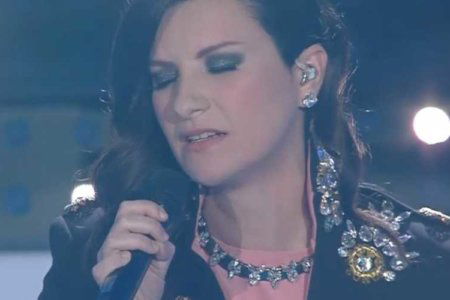 laura pausini colpita