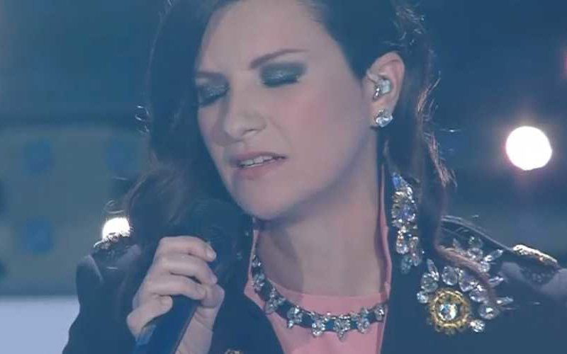 laura pausini colpita
