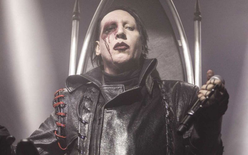 marilyn manson svenuto malore concerto reverendo rocker