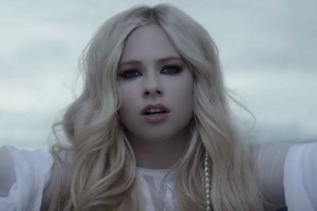 avril lavigne video head above water
