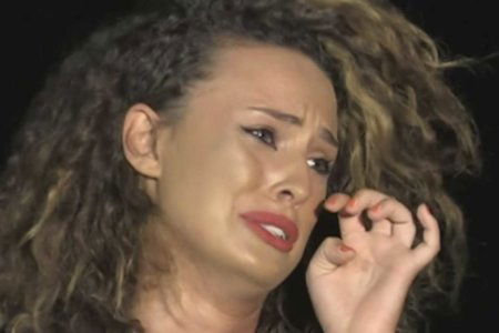 sara affi fella profilo gesto