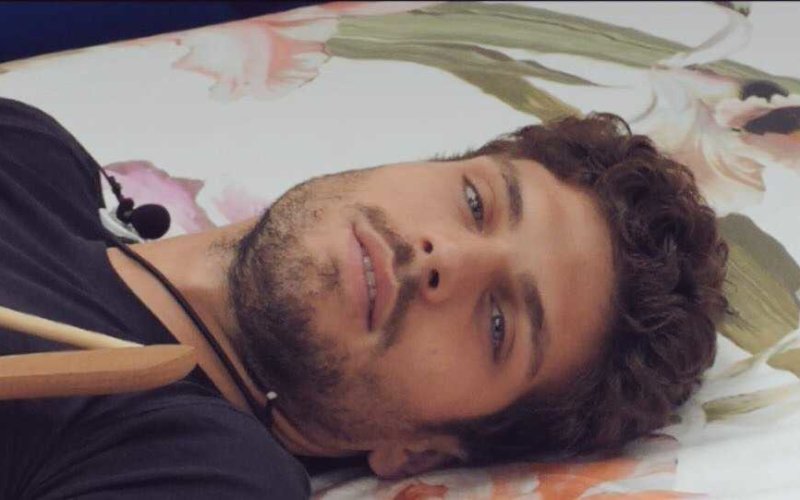 Elia Fongaro è Gay? La teoria.