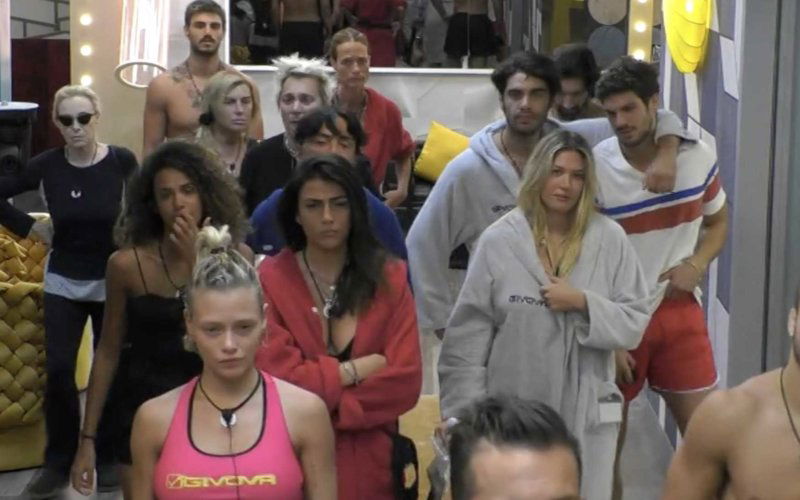 grande fratello abbandono maurizio battista