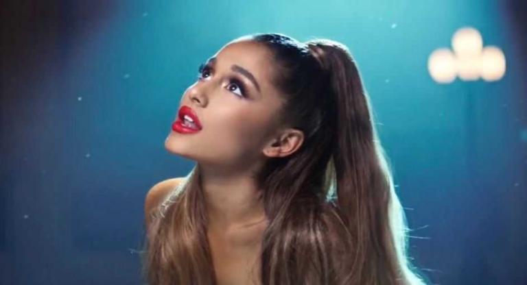 Ariana Grande Breathin Ecco Il Video Ufficiale Bitchyf 6037