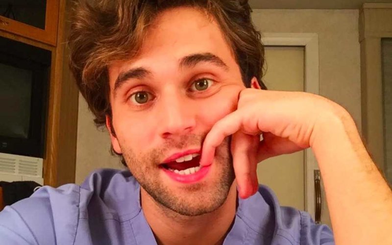 Grey’s Anatomy, Jake Borelli il dottor Schmitt ha fatto coming out su Instagram Sono gay