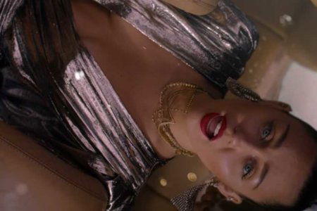 miley cyrus nothing breaks like heart video mark ronson
