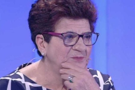 francesca-c-e-posta-per-te-trono-over-800x500