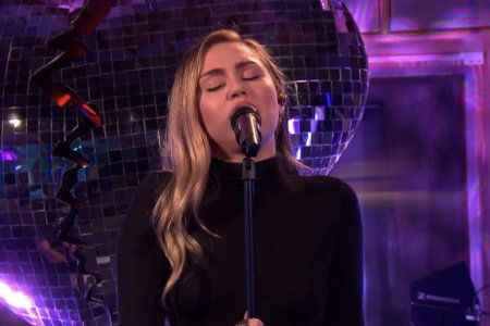 miley cyrus ariana grande no tears left to cry video