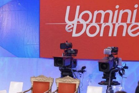 studio uomini e donne accuse redazione