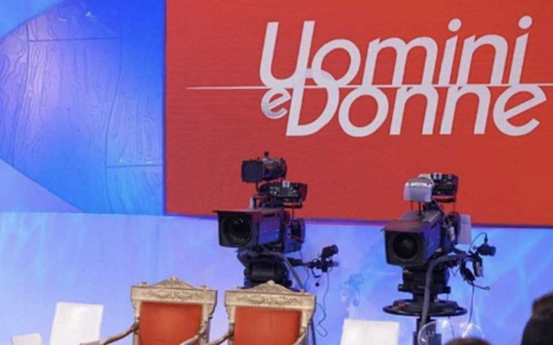 studio uomini e donne accuse redazione