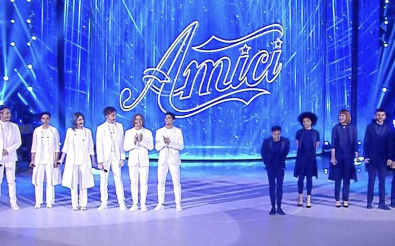 amici squadre blu bianca nuova giuria emma mara gerry