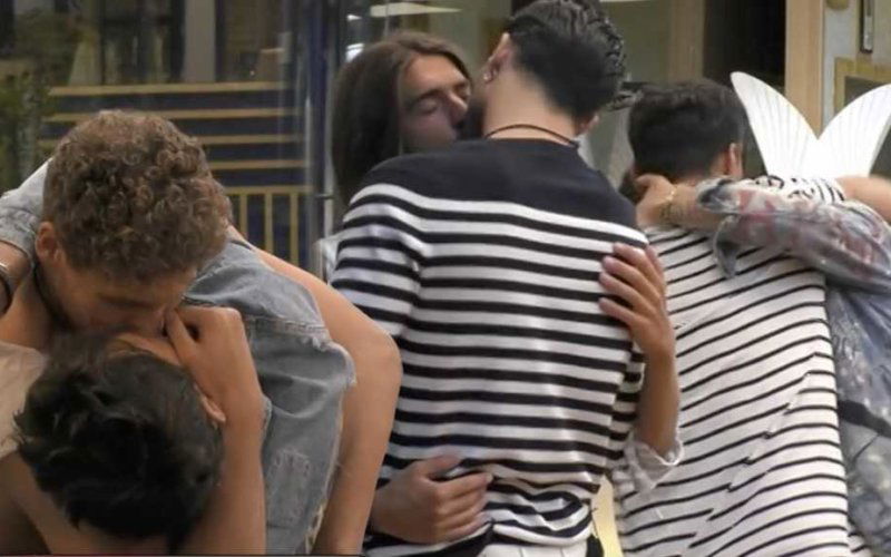 baci gay grande fratello 16
