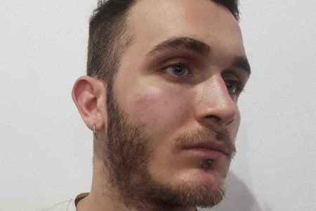 como ragazzo picchiato bus gay omofobia