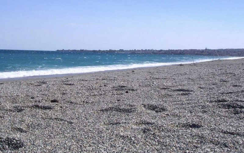 spiaggia mascali catania figlio padre