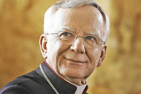 arcivescovo gay lgbt omosessuale lesbiche trans