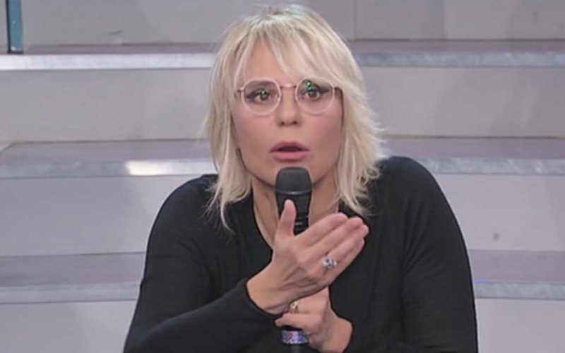 Maria de Filippi arrabbiata raffaella mennoia teresa mario claudio