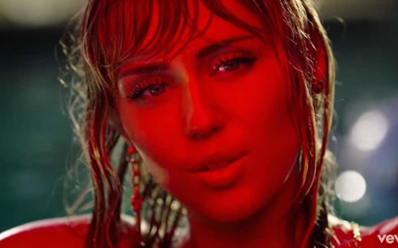 Miley Cyrus Slide Away