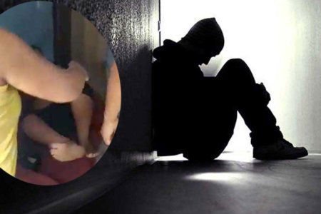 Padre picchia figlio gay bastone video Twitter