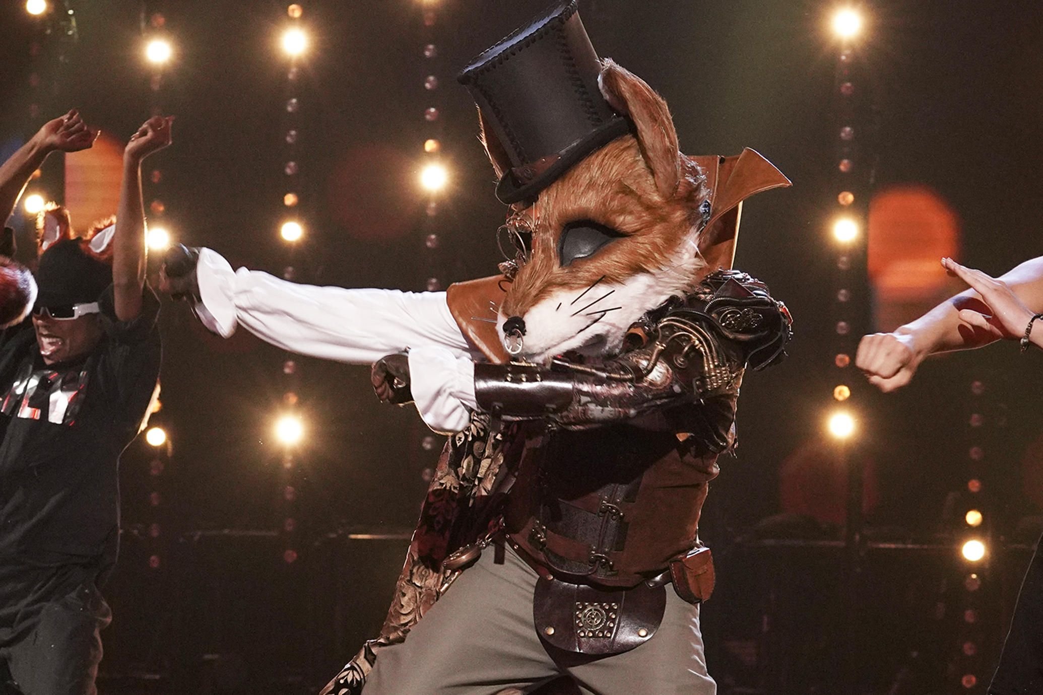 Человек в маске шоу. The masked Singer шоу. Mask Singer Fox. The masked Singer Лис. Маска шоу Fox.