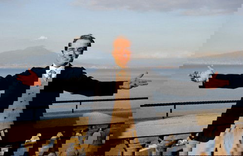 Ascolti Tv, 23 settembre 2012: Caruso, La voce dell’amore a 5,4 mln; Cado dalle nubi a 3,8 mln; NCSI a 2,9 mln preview