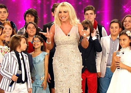 Ti Lascio una Canzone, la quarta puntata: ospiti Malika Ayane e i Nomadi preview