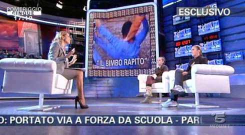 A Pomeriggio Cinque, le dichiarazioni shock della madre e della zia del bambino portato via dalla polizia – FOTO preview