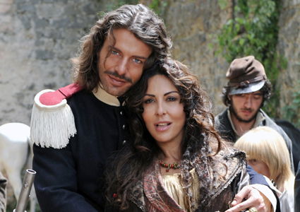 Né con te né senza te, stasera e domani la fiction di RaiUno con Sabrina Ferilli e Francesco Testi – FOTO preview