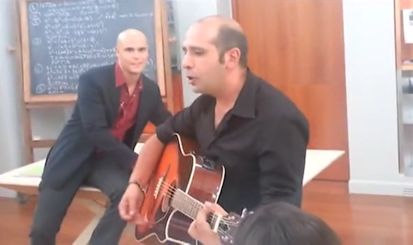 La Scimmia, questo pomeriggio Giulia Bevilacqua condurrà la prima puntata; Checco Zalone ospite d’eccezione article-post