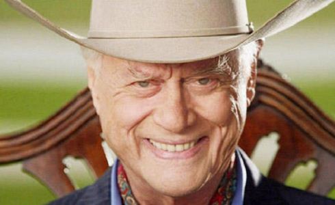 Dallas, dopo la morte dell’attore Larry Hagman il suo personaggio J.R. Ewing sarà ucciso nella serie article-post