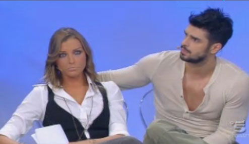 Uomini e Donne, una segnalazione incastra Cristian; Tara infuriata con Paula – FOTO preview