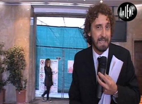 Elsa Fornero in fuga da Le Iene, abbandona conferenza stampa. Filippo Roma: “Da parte nostra nessuna aggressività e persecuzione” preview