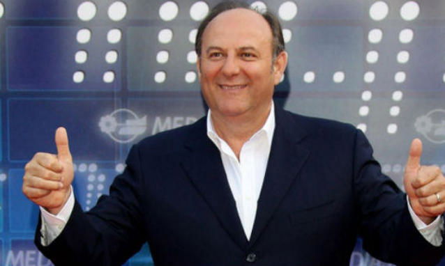 Ruzzle in Tv: Gerry Scotti si candida alla conduzione. La Ruzzle-mania coinvolge anche i Vip: da Alessandra Amoroso a Marco Carta article-post
