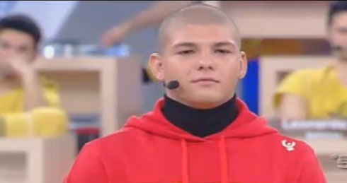 La Scimmia: eliminati Carlo Alberto, Riccardo, Mattia ed Andrea. Salvo perde la sfida contro Moira. Gli allievi di Amici partecipano alle lezioni preview