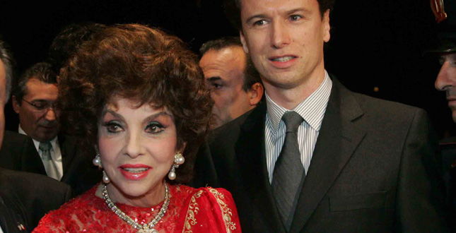 A Supercinema, la verità di Gina Lollobrigida, stasera su Canale 5: “Javier Rigau mi ha sposata per procura a mia insaputa” article-post