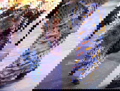 Paola Barale in giro per Roma… in pigiama? preview