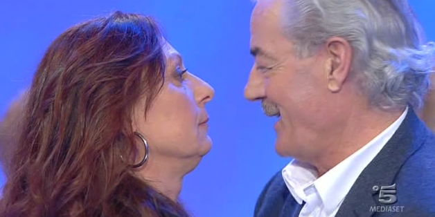 Uomini e Donne, Remo lascia Manuela: “Si sveglia a mezzogiorno!” preview