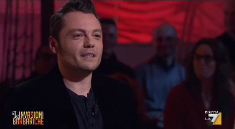 Le Invasioni Barbariche, Tiziano Ferro intervistato dalla Bignardi: “Io penso sempre all’amore” – VIDEO preview