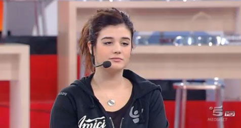 Amici 12, puntata di oggi 31 gennaio: Emanuele passa la verifica; maglie grigie per Marika ed Ylenia preview