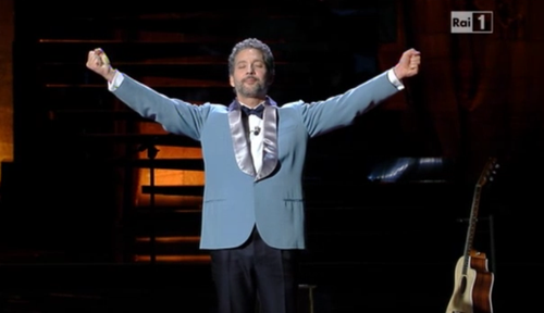 Sanremo 2013, Beppe Fiorello apre la seconda serata ed incanta con Modugno – VIDEO article-post