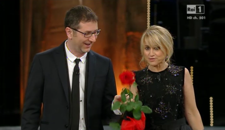 Sanremo 2013, la prima serata in immagini: Luciana in carrozza, Maurizio Crozza fischiato, la coppia gay e i Campioni preview