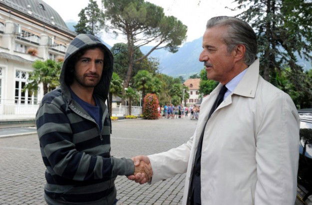 Supercinema, stasera su Canale 5: intervista esclusiva ad Ambra Angiolini e alla coppia Alessandro Siani-Christian De Sica preview