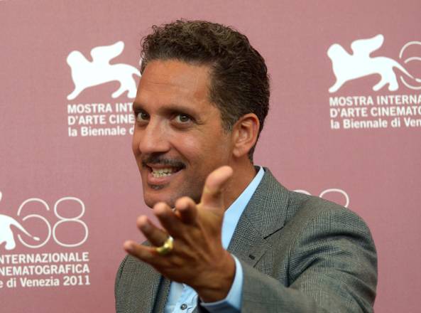 Beppe Fiorello deluso dalla messa in onda di Sarò sempre tuo padre, in replica dopo Volare: “Non pensavo che la Rai arrivasse a tanto” preview