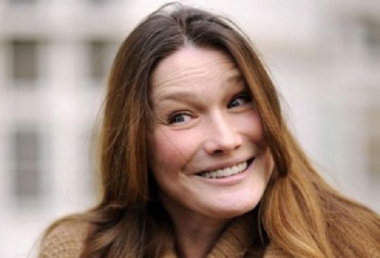 Sanremo 2013, polemiche per la presenza di Carla Bruni. Daniela Santanchè: “E’ vergognoso che la TV dia spazio a una che umilia l’Italia” preview