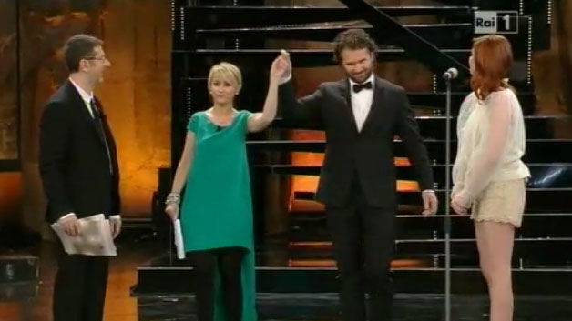 Sanremo 2013, Carlo Cracco da MasterChef all’Ariston; la Littizzetto: “Attenzione che è cattivissimo!” – VIDEO article-post