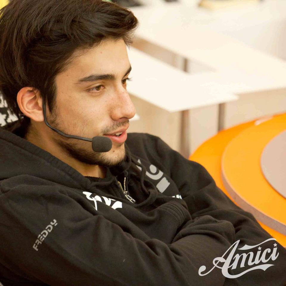 Amici 12, speciale del sabato in diretta: esibizioni corali; Leonardo sfida Antonio; verifiche per Marika, Irene e Giosuè article-post