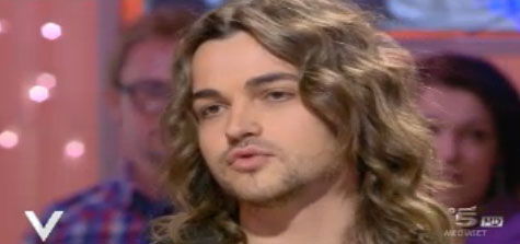 Valerio Scanu a Verissimo: dalla presunta omosessualità ai litigi più noti: “Io non ho litigato con nessuno” – FOTO article-post