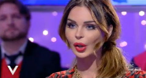 A Verissimo, Nina Moric furiosa contro Fabrizio Corona: “Dentro o fuori dal carcere? Io dico: ospedale psichiatrico” preview